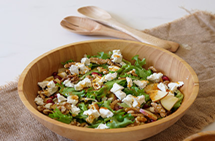 Apple, Goats cheese, walnuts and pomegranate salad